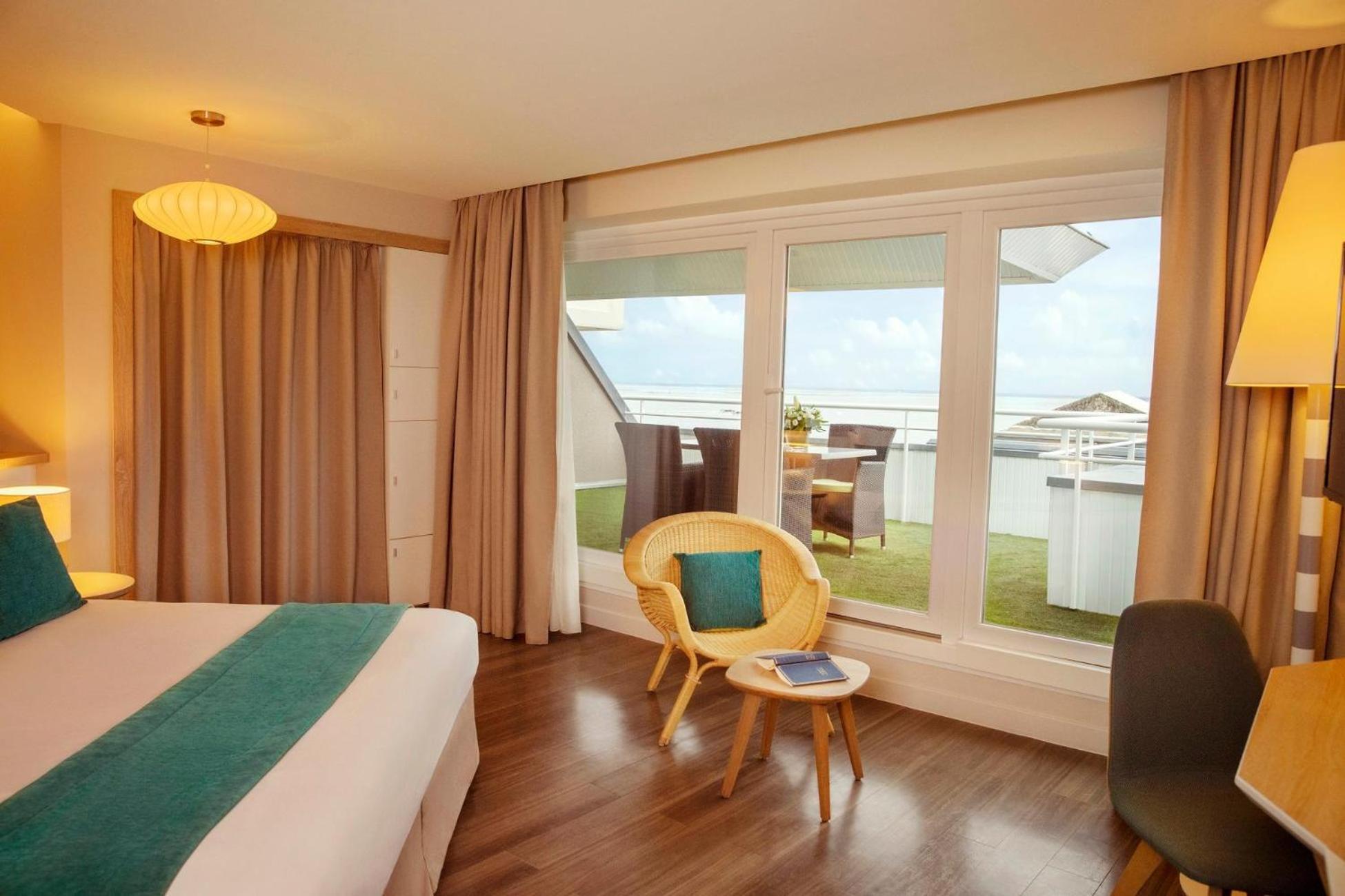 Deluxe tweepersoonskamer met balkon en uitzicht op zee